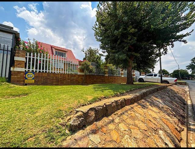 4 BEDROOM HOUSE FOR SALE IN LINMEYER